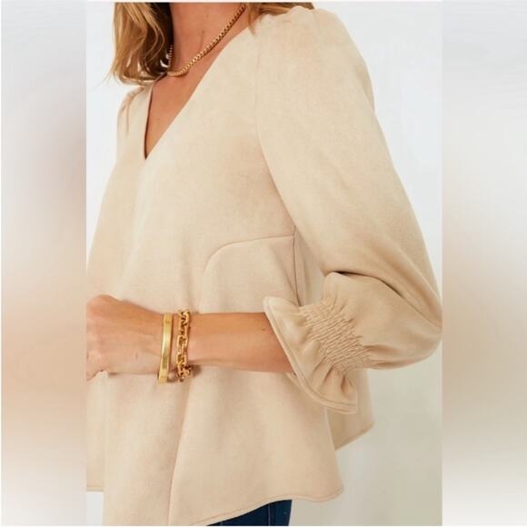 Tuckernuck Cream V-Neck Easton Blouse - Picture 2 of 11